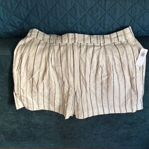 Old Navy Linen-Blend Cream Stripe Women’s Shorts